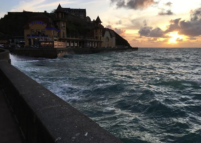 B&B La Maison Des Matignon 1 그랑빌