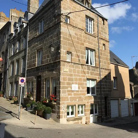 Bed & Breakfast La Maison Des Matignon 1